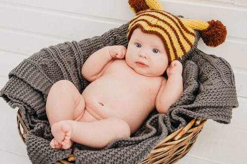 фотосессия младенца в шапочке